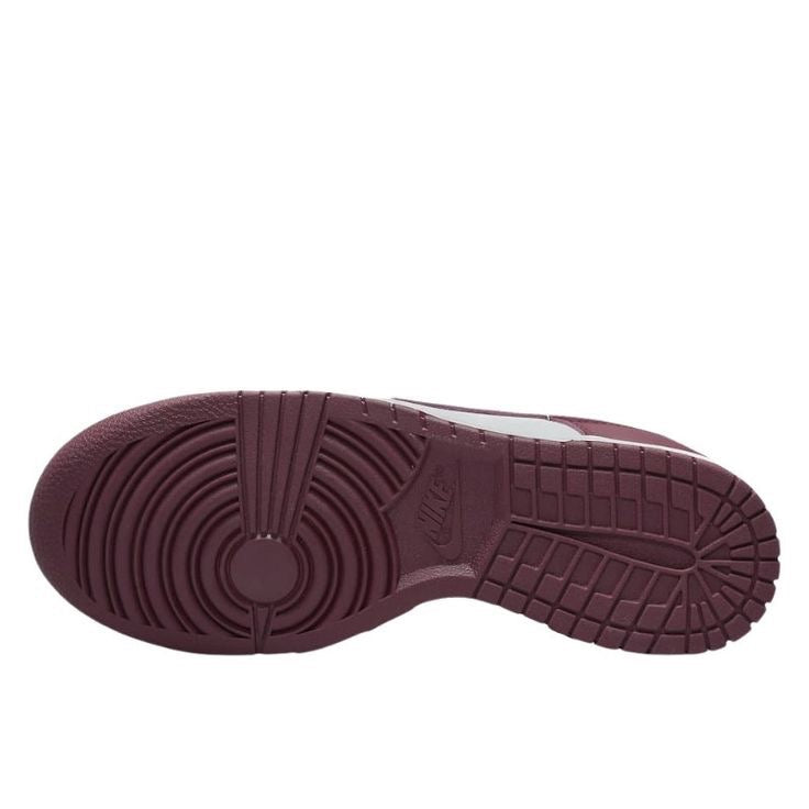 Nike Dunk « Betterave foncée »