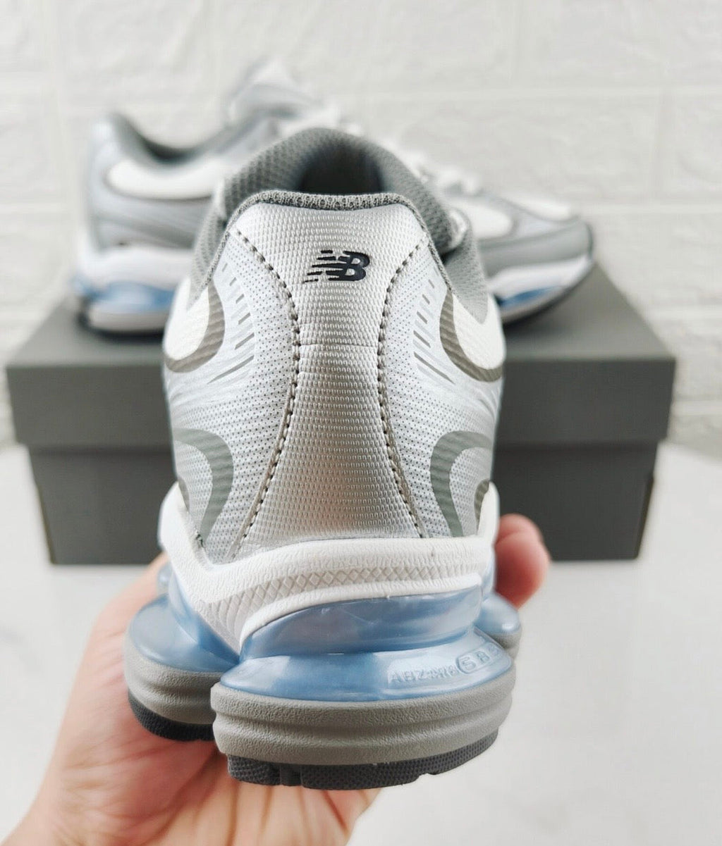 New Balance 2000