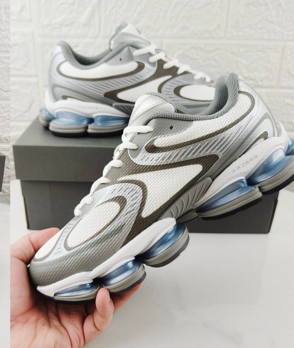 New Balance 2000