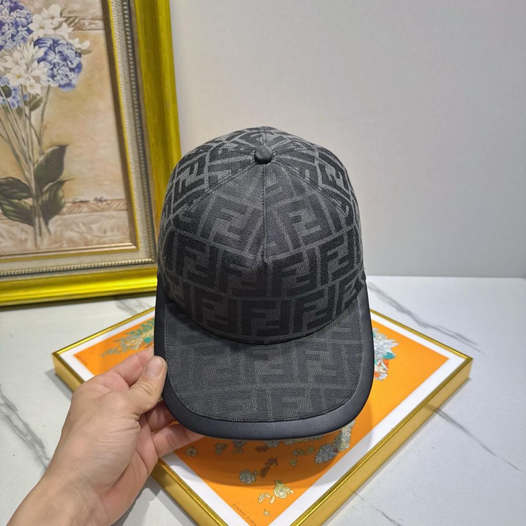 casquette Fendi